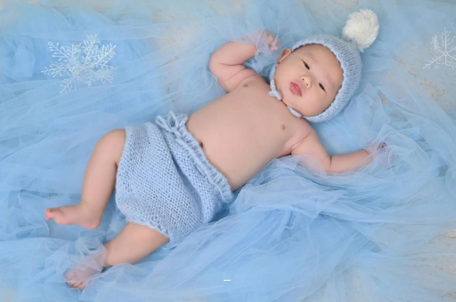 白山摸孕妇肚子沾喜气